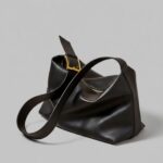 Bolsa Feminina Transversal em Couro PU Premium: resistente, impermeável e sofisticada para trabalho e dia a dia - Imagem 4