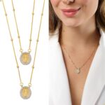 Escapulário feminino Nossa Senhora das Graças banhado a ouro 18k, antialérgico e elegante para todas as ocasiões. - Imagem 3