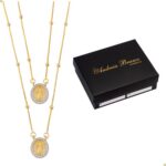 Escapulário feminino Nossa Senhora das Graças banhado a ouro 18k, antialérgico e elegante para todas as ocasiões. - Imagem 7