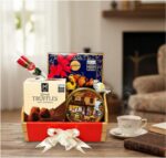 Cesta Presente Gourmet com Importados, Cookies e Chocolates pronta para presentear com elegância e sabor premium - Imagem 4