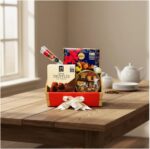 Cesta Presente Gourmet com Importados, Cookies e Chocolates pronta para presentear com elegância e sabor premium - Imagem 5