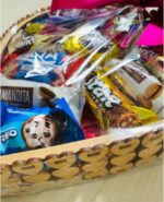 Cesta de Chocolates Lacta Coração com 14 chocolates: presente elegante e pronto para surpreender no Dia da Mulher e Páscoa. - Imagem 6
