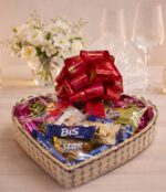 Cesta De Chocolates Lacta Coração: presente romântico com chocolates sortidos e embalagem premium para datas especiais. - Imagem 4