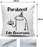 Kit Caneca e Almofada Flork Meme Aniversário: presente criativo e completo com caneca 325ml, almofada e sacola Kraft. - Imagem 4