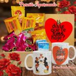 Cesta de Café da Manhã com Caneca Mickey e Minnie: 15 itens para presentear com amor, pronta para surpreender namorados. - Imagem 4