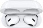 AirPods (3.ª geração) com áudio espacial, design ergonómico e resistência à água para uma experiência imersiva. - Imagem 5