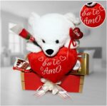 Cesta Namorados com Urso, Chocolates e Flores: presente romântico pronto para emocionar com carinho e sofisticação. - Imagem 3