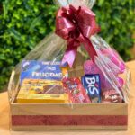 Cesta De Chocolate Stitch com Miçangas: presente infantil completo com doces, brinquedos e carinho, pronto para surpreender - Imagem 5