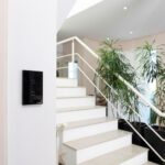 Interruptor Touch Inteligente EWS 1002 Intelbras: controle por Alexa, Wi-Fi e app Izy Smart para automação prática da iluminação. - Imagem 5