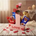 Cesta Presente Premium Namorados Rosa Encantada com chocolates suíços premium, pronta para emocionar e presentear com elegância. - Imagem 3