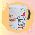 Caneca Mágica Flork Feliz Aniversário 325ml: presente criativo termossensível que revela o meme com bebidas quentes. - Imagem 6