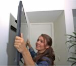 Hangman WD-2060: suporte para TVs de 32 a 80 polegadas, até 100 lb, instalação fácil sem pregos ou âncoras. - Imagem 4