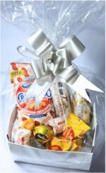 Cesta de Chocolates com Ferrero e Rafaello pronta para presentear com 9 itens especiais - Imagem 3