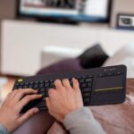 Teclado sem fio Logitech K400 Plus com touchpad e controle mídia para TV e PC, conforto e praticidade na compra - Imagem 4