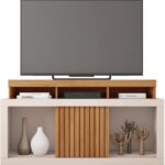 Rack para TV Valença Freijó/Off White: elegância, frisos decorativos e espaço ideal para eletrônicos e decoração. - Imagem 3