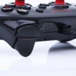 Controle Gamer Redragon Saturn G807: conforto, precisão e compatibilidade para jogar no PC com vibração e modo Turbo. - Imagem 8