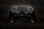 Controle Dualshock 4 sem fio preto compatível com PS4 Pro + fone gamer premium com microfone - Imagem 7