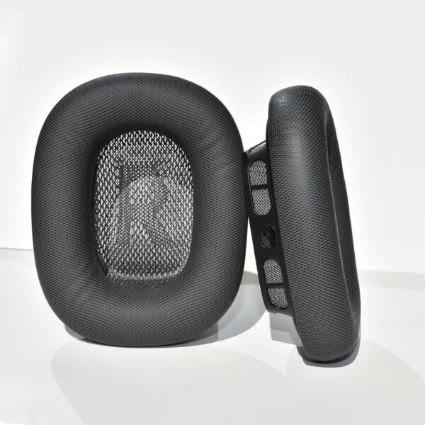 Almofadas para AirPods Max em couro proteico e espuma viscoelástica: conforto, fixação magnética e isolamento de ruído.