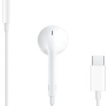 Apple EarPods (USB-C) com som de alta qualidade, controle integrado e maior proteção contra suor e água.