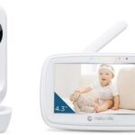 Babá Eletrônica VM34 Motorola com tela 4.3, visão noturna, áudio bidirecional e zoom para monitorar seu bebê com segurança.