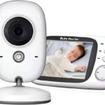 Babá Eletrônica com Câmera: visão noturna, áudio bidirecional, VOX e sensor de temperatura para mais segurança ao bebê.