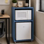 Bancada Bar para embutir frigobar e micro-ondas com rodízios, prática, resistente e ideal para otimizar seu espaço.