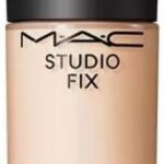 Base MAC Studio Fix Fluid NC5 FPS 15: cobertura respirável, controle de oleosidade e hidratação por até 24h.