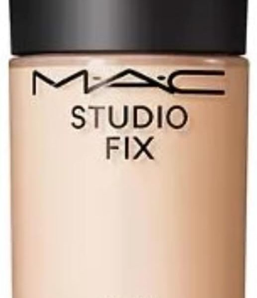 Base MAC Studio Fix Fluid NC5 FPS 15: cobertura respirável, controle de oleosidade e hidratação por até 24h.