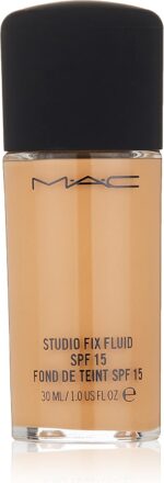 Base MAC Studio Fix Fluid SPF15 NC30: controle da oleosidade, acabamento matte e cobertura média a alta.