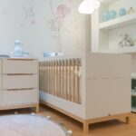 Berço Cozy Branco com Carvalho: vira mini cama, com 3 alturas e selo INMETRO. - Imagem 2