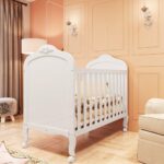 Berço Mini Cama 2 em 1 Elô Móveis Peroba Branco Brilho: conforto, praticidade e decoração elegante para o quarto do bebê.