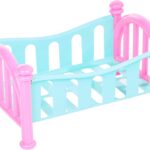 Berço Sonho Pitica Tilin Brinquedos: berço de plástico para bonecas, cores alegres e qualidade para brincar.