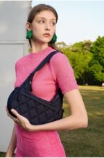 Bolsa Puffer Crescent feminina: leve, acolchoada e macia, perfeita para uso diário com estilo e conforto - Imagem 2