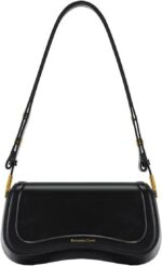 Bolsa Romantic Crown feminina com espaço ideal para o dia a dia, prática, versátil e perfeita para trabalho, faculdade e passeios.