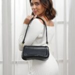 Bolsa Romantic Crown feminina com espaço ideal para o dia a dia, prática, versátil e perfeita para trabalho, faculdade e passeios. - Imagem 2
