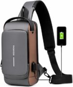 Bolsa Transversal Masculina Antifurto Impermeável com Cadeado e USB, compacta e segura para trabalho, academia e uso urbano.