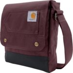 Bolsa crossbody Carhartt resistente, ajustável e impermeável, com aba de fácil acesso para levar seus essenciais com segurança.