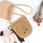Bolsa de palha feminina com corrente: leve, casual e perfeita para praia e verão - Imagem 2