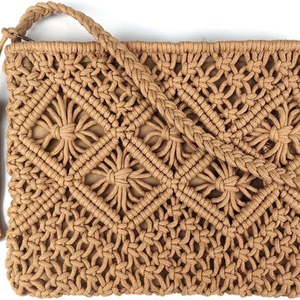 Bolsa tiracolo boho artesanal em corda de algodão, leve e estilosa para praia e verão, com borlas e cor camelo.
