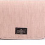 Bolsa transversal feminina leve e moderna com corrente, ideal para uso diário e festas