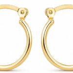 Brinco de Argola Lisa: elegância versátil para compor looks com estilo e praticidade.