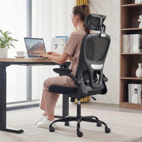 Cadeira Presidente Ergonômica com Braços Flip-Up, Mesh Respirável e Suporte até 200kg para seu Home Office