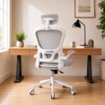 Cadeira de Escritório Ergonômica Cinza com suporte lombar, encosto ajustável e malha respirável para mais conforto no home office.