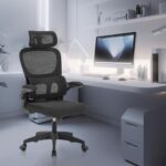 Cadeira de escritório ergonômica preta com suporte lombar, malha respirável e encosto ajustável para máximo conforto.