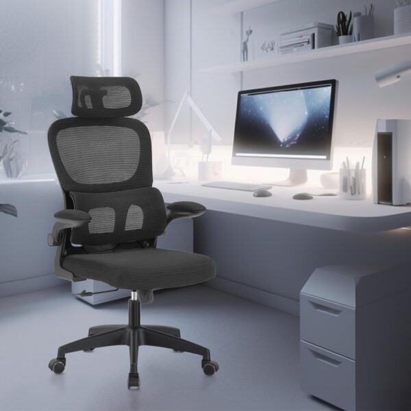 Cadeira de escritório ergonômica preta com suporte lombar, malha respirável e encosto ajustável para máximo conforto.