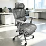 Cadeira ergonômica com suporte lombar, encosto mesh respirável e braços 3D para home office e gamer.