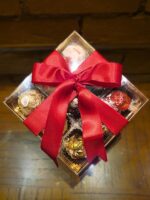 Caixa Bombom Sortido com chocolates suíços e Ferrero Rocher: presente premium para surpreender em ocasiões especiais.