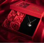 Caixa com Rosa e Colar Coração: presente feminino romântico e elegante para mãe, esposa, namorada ou amiga. - Imagem 2