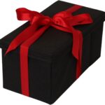 Caixa preta premium para presente com laço vermelho, elegante, resistente e ideal para presentes especiais e kits exclusivos.