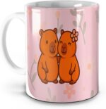 Caneca Capy-Amiga 325ml: presente fofo e criativo para melhor amiga, ideal para micro-ondas e lava-louças.